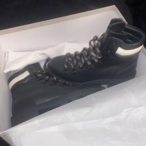 Jimmy choo Eshe flat boot